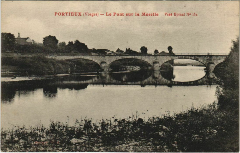 Carte postale ancienne Plombieres - Le pont sur la moselle
