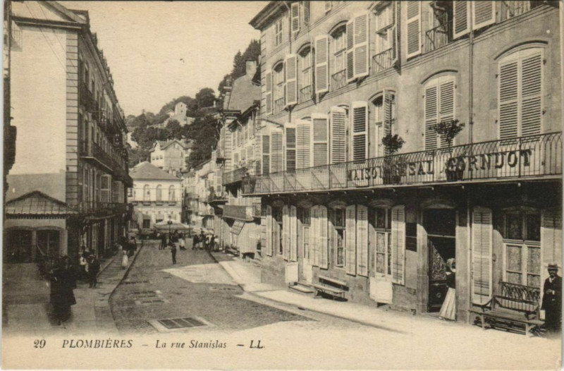 Carte postale ancienne Plombieres - La rue stanislas