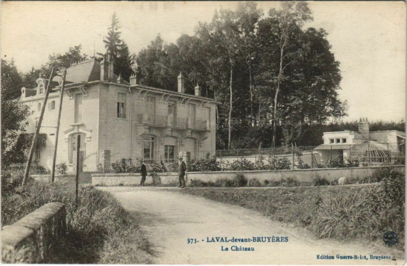 Carte postale ancienne Laval devant Bruyeres - La chateau à Bruyères