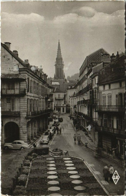Carte postale ancienne Plombieres - Vue sur l'Eglise