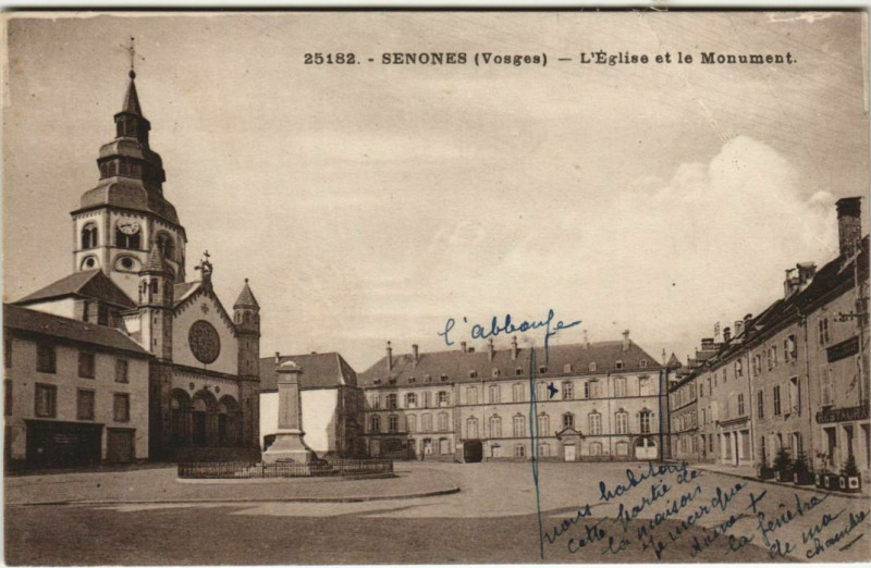 Carte postale ancienne Senones - L'Eglise et le monument à Senones