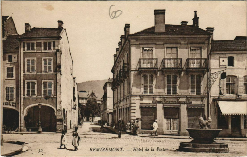 Carte postale ancienne Remiremont - Hotel de la poste à Remiremont