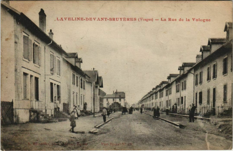 Carte postale ancienne La veline devant Bruyeres - La rue de la vologne à Bruyères