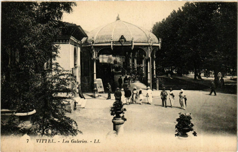 Carte postale ancienne Lorraine Vosges Vittel Les Galeries à Vittel