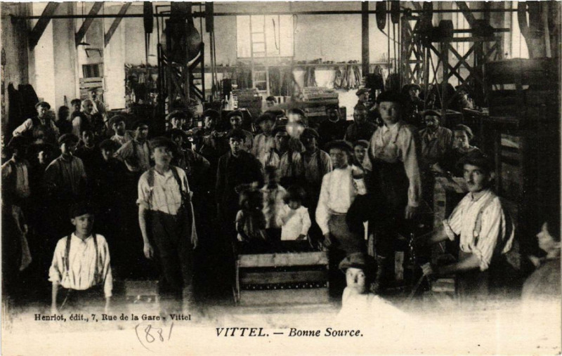 Carte postale ancienne Vittel Bonne Source. à Vittel