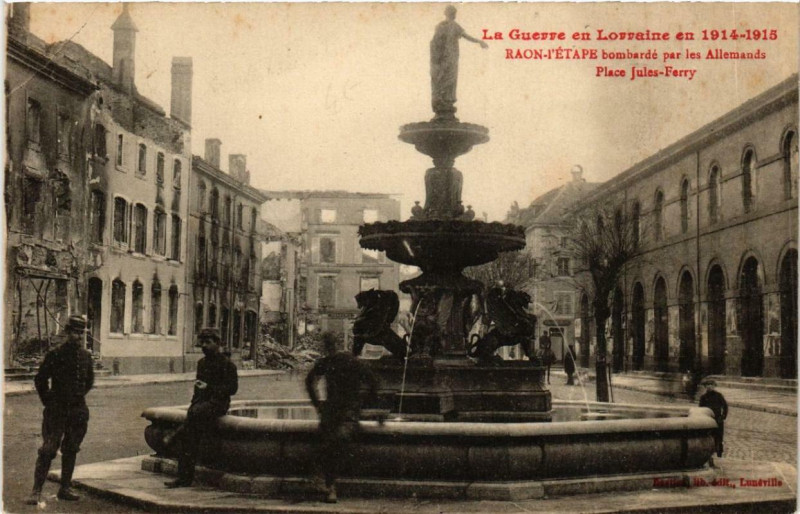 Carte postale ancienne La Guerre En Lorraine en 1914-1915 Raon-l'Etape bombarde par les. à Raon-l'Étape