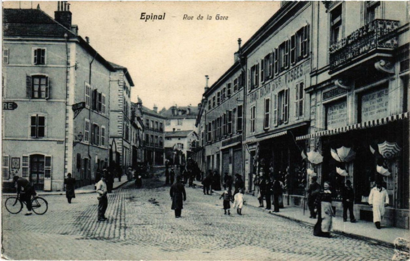 Carte postale ancienne Epinal Rue de la Gare. à Épinal