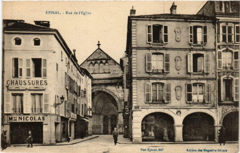 Carte postale ancienne Epinal Rue de l'Eglise. à Épinal