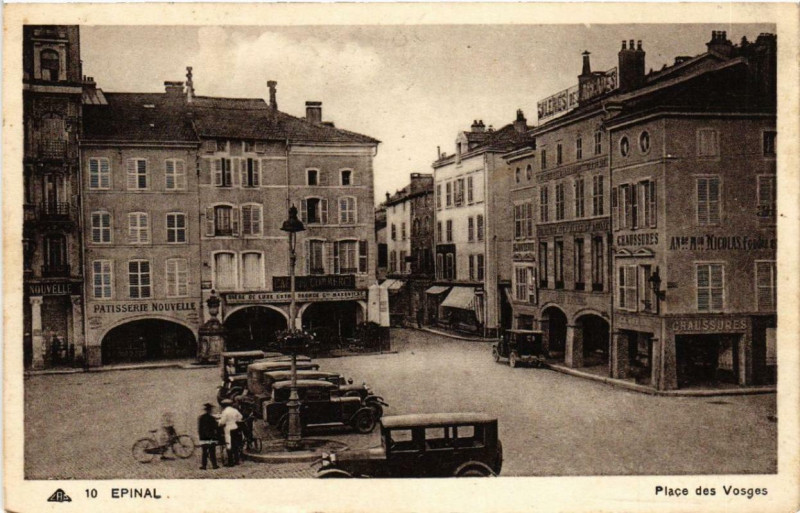 Carte postale ancienne Epinal Place des Vosges à Épinal