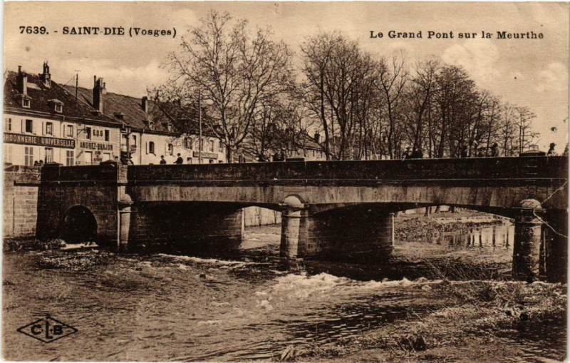 Carte postale ancienne Saint-Die Le Grand Pont sur la Meurthe. à Grand