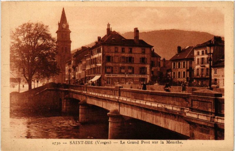 Carte postale ancienne Saint-Die Le Grand Pont sur la Meurthe. à Grand
