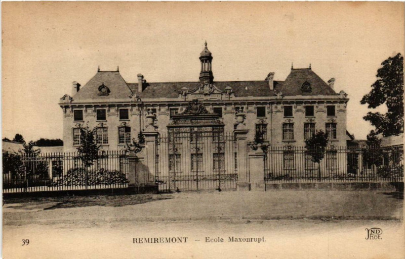 Carte postale ancienne Remiremont Ecole Maxonrupt. à Remiremont