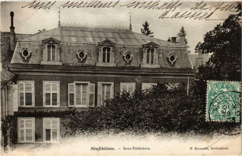 Carte postale ancienne Neufchateau Sous-Prefecture. à Neufchâteau