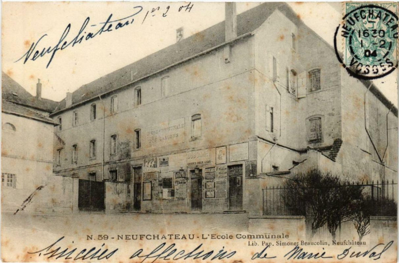 Carte postale ancienne Neufchateau L'Ecole Communale. à Neufchâteau