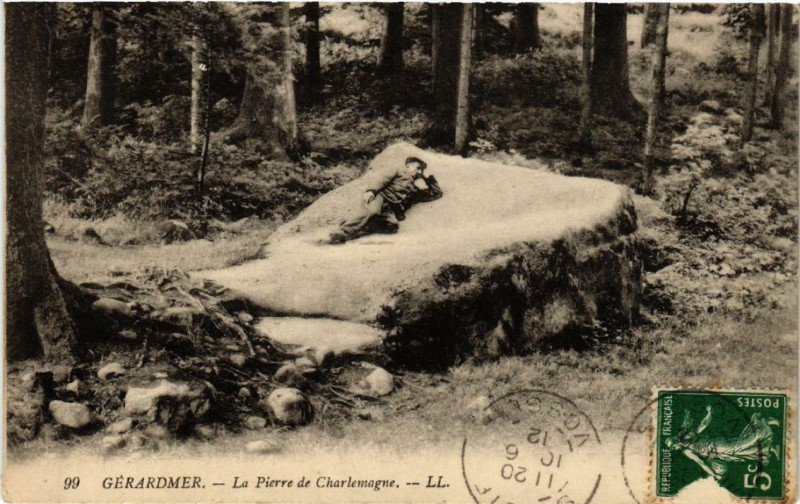 Carte postale ancienne Gerardmer La Pierre de Charlemagne. à Gérardmer