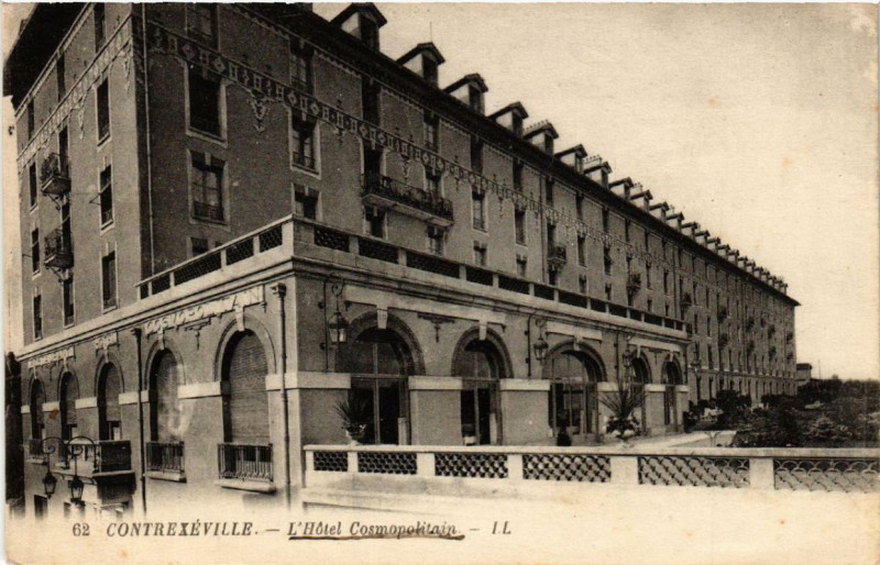 Carte postale ancienne Contrexeville L'Hotel Cosmopolitain. à Contrexéville