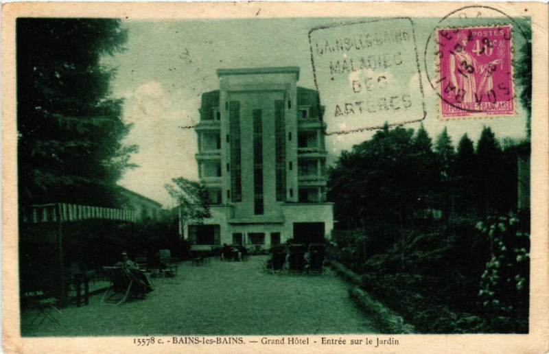 Carte postale ancienne Bains-les-Bains Grand Hotel - Entrée sur le Jardin. à Grand