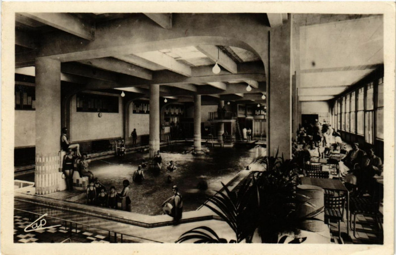 Carte postale ancienne Vittel - La Piscine à Vittel