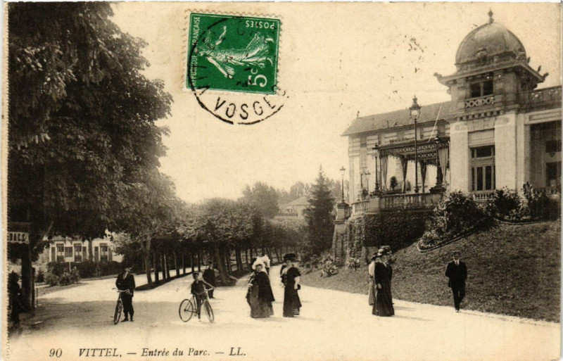 Carte postale ancienne Vittel - Entrée du Parc à Vittel