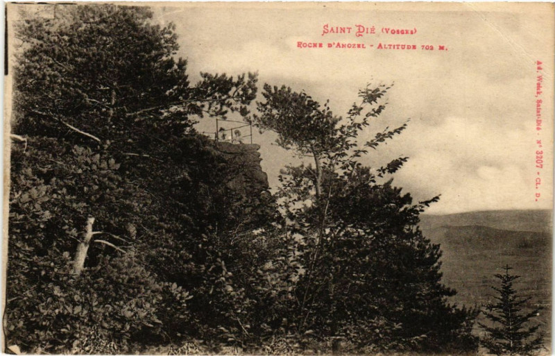 Carte postale ancienne Saint-Die - Roche d'Anozel - Altitude 705 m