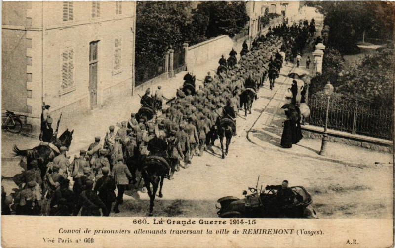 Carte postale ancienne Le Grande Guerre 1914-15 - Convoi de prisonniers allemands .. à Grand