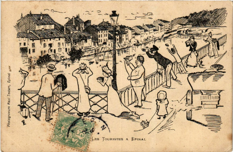 Carte postale ancienne Le Touristes a Epinal à Épinal