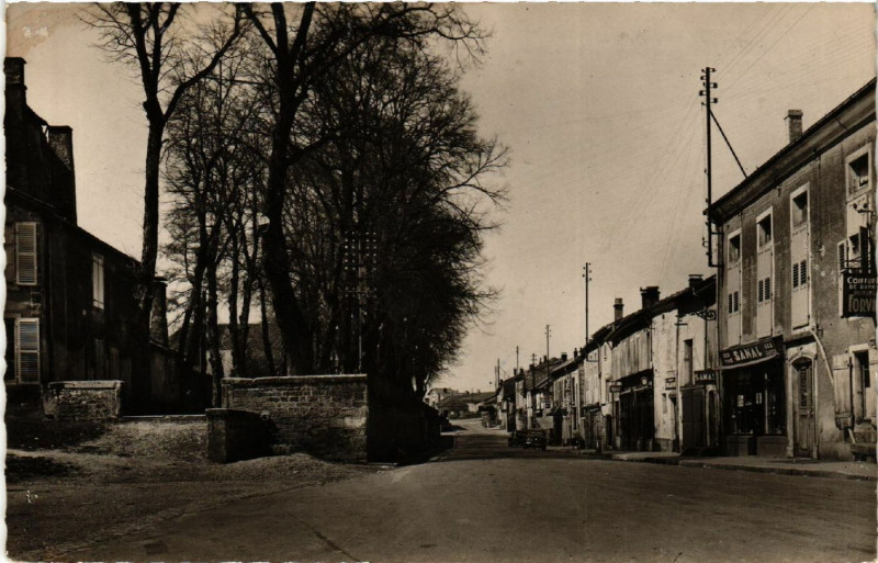 Carte postale ancienne Monthureux-sur-Saone - Rue Général Leclerc à Monthureux-sur-Saône
