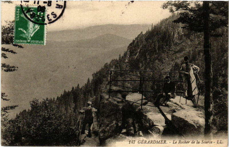 Carte postale ancienne Gerardmer - Le Rocher de la Source à Gérardmer