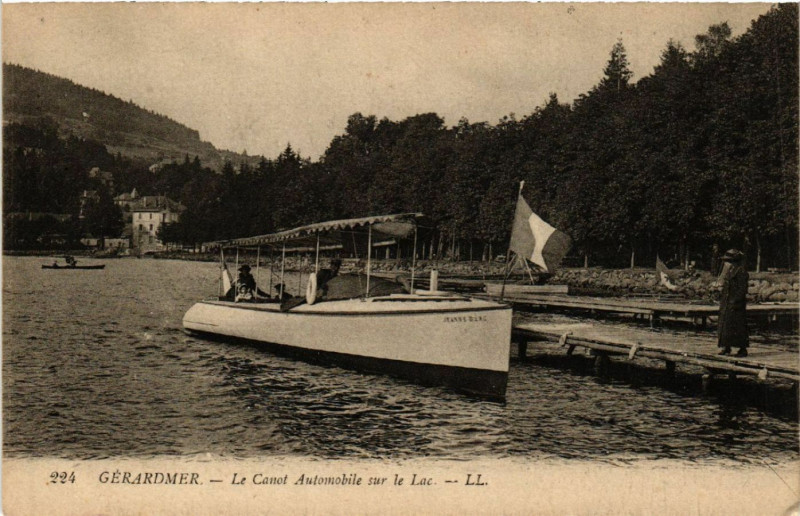 Carte postale ancienne Gerardmer - Le Canot Automobile sur le Lac à Gérardmer