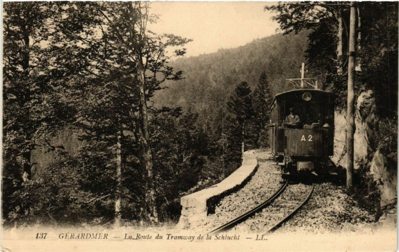 Carte postale ancienne Gerardmer - La Route du Tramway de La Schlucht à Gérardmer