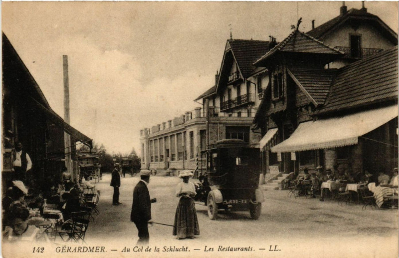 Carte postale ancienne Gerardmer - Au Col de La Schlucht - Les Restauratss à Gérardmer