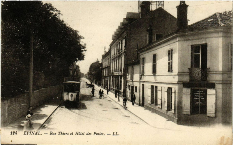 Carte postale ancienne Epinal - Rue Thiers et Hotel des Postes à Épinal