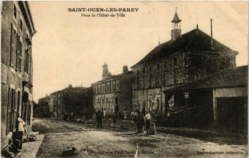 Carte postale ancienne Saint-Ouen-les-Parey - Place de l'Hotel-de-Ville à Saint-Ouen-lès-Parey