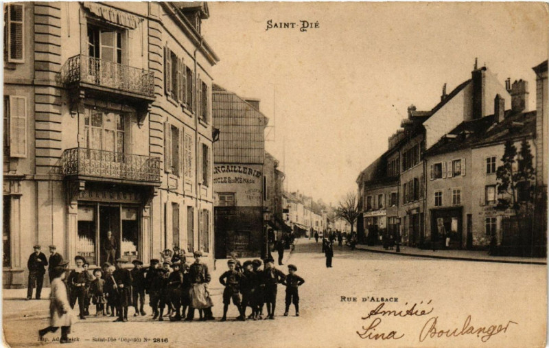Carte postale ancienne Saint-Die - Rue d'Alsace