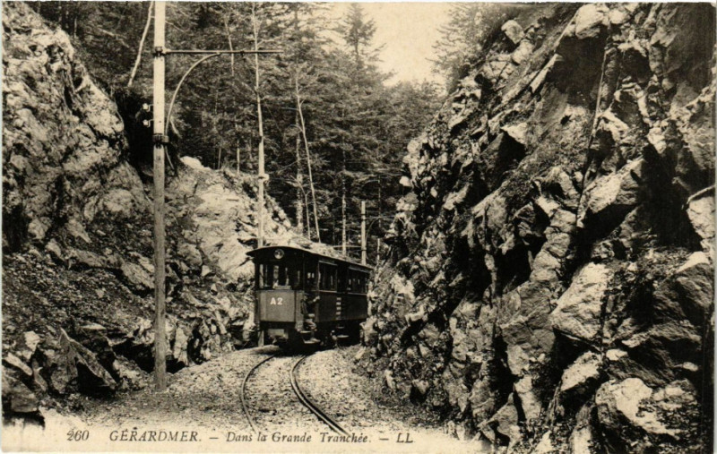 Carte postale ancienne Gerardmer - Dans la Grande Tranchée à Gérardmer