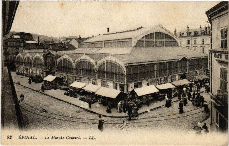 Carte postale ancienne Epinal - Le Marché Couvert à Épinal