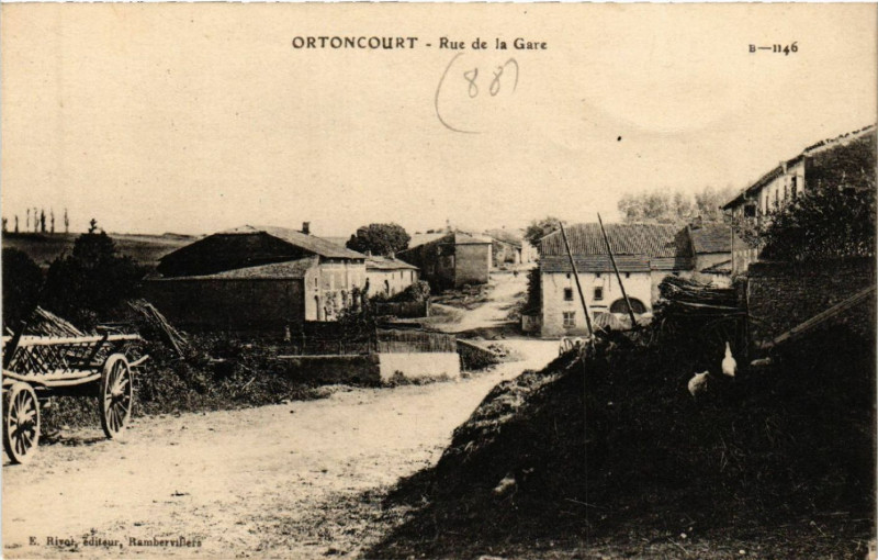 Carte postale ancienne Ortoncourt - Rue de la Gare à Ortoncourt