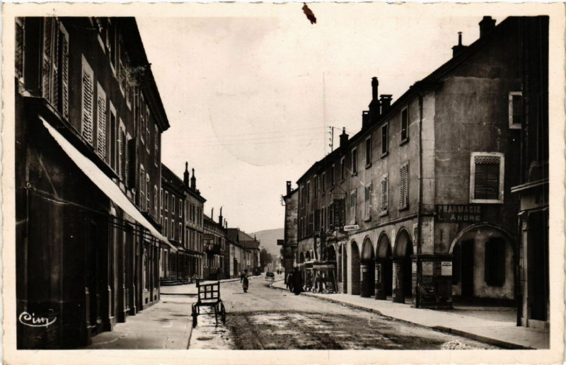 Carte postale ancienne Le Thillot - Rue d'Alsace au Thillot