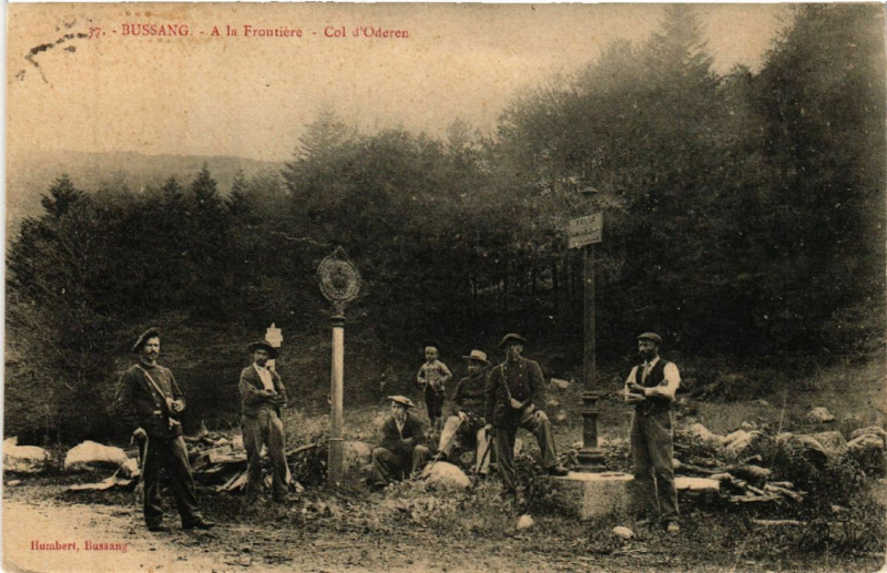 Carte postale ancienne Bussang - A la Frontiere - Col d'Oderen à Bussang