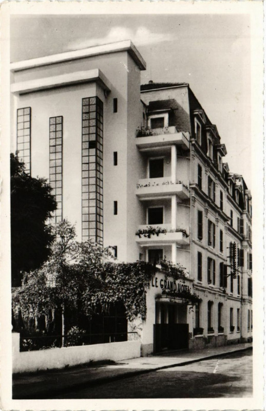 Carte postale ancienne Bains-les-Bains - Le Grand Hotel à Grand