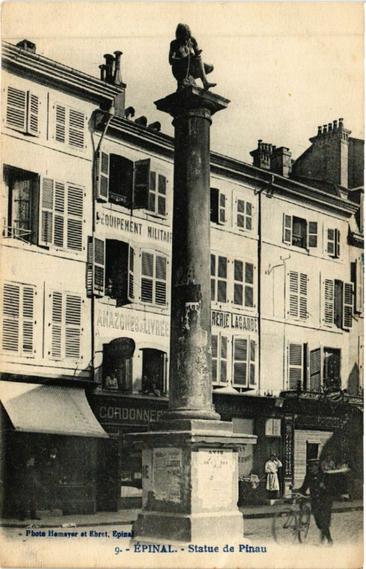 Carte postale ancienne Epinal - Statue de Pinau à Épinal