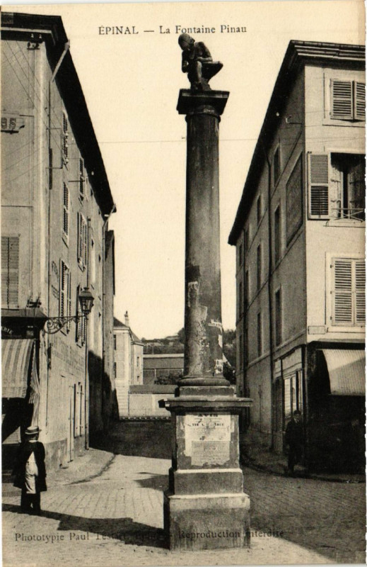 Carte postale ancienne Epinal - La Fontaine Pinau à Épinal