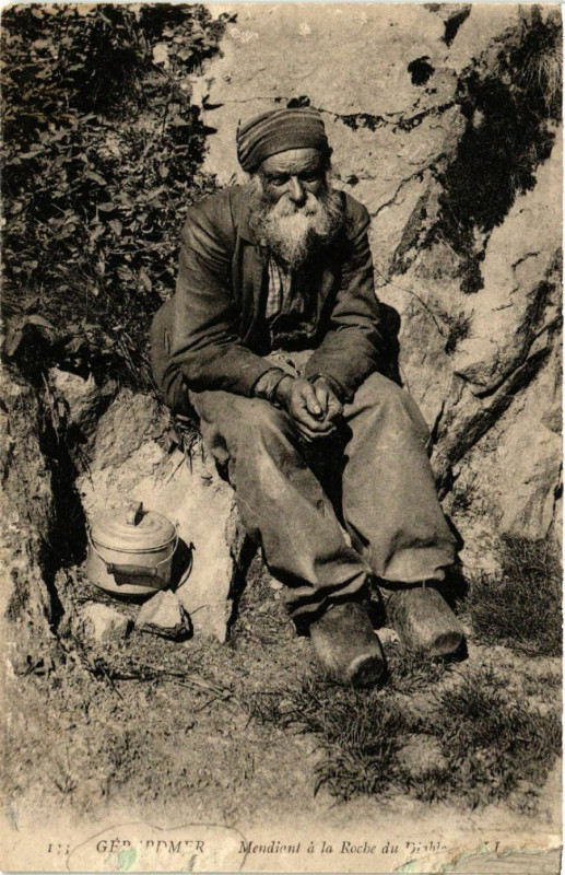 Carte postale ancienne Gerardmer - Mendient a la Roche du Diable à Gérardmer