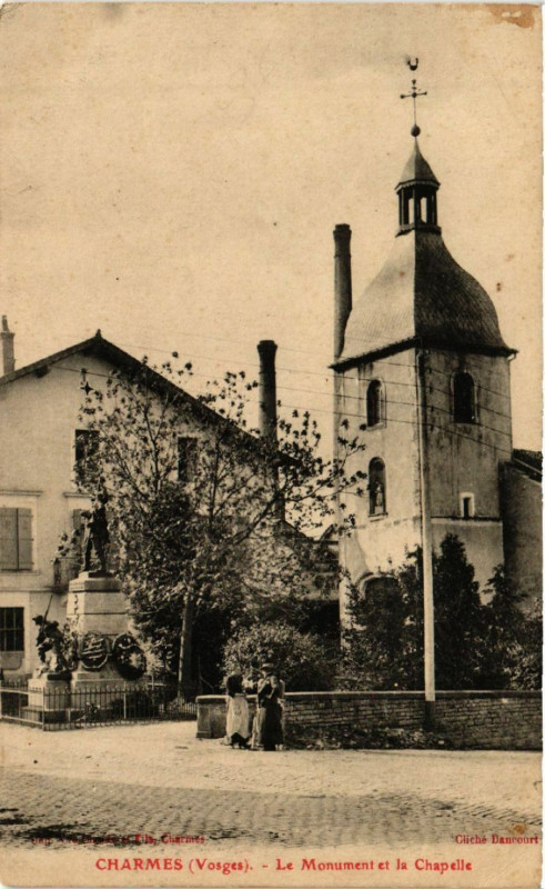 Carte postale ancienne Charmes - Le Monument et La Chapelle à Charmes