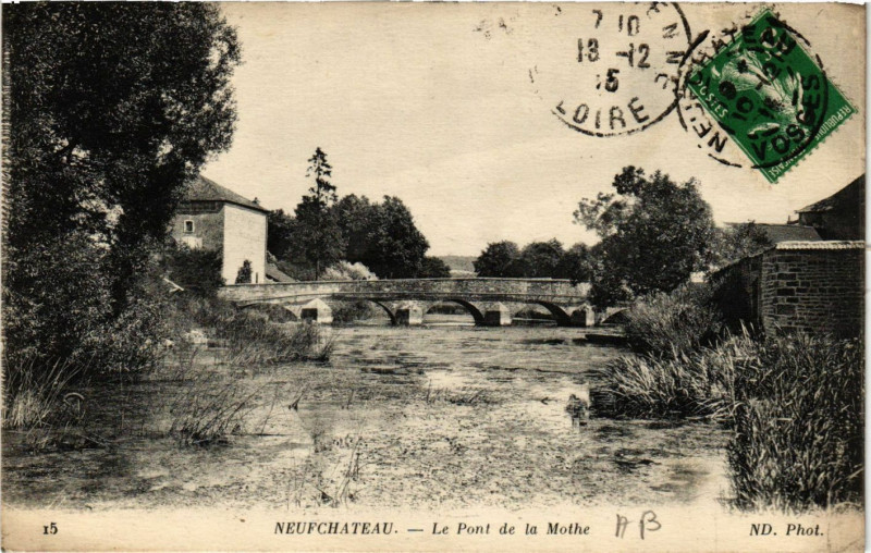 Carte postale ancienne Nd Photo Neufchateu Le Pont de la Mothe