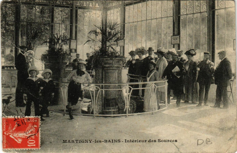 Carte postale ancienne Martigny-les-Bains Interieur de s Sources à Martigny-les-Bains