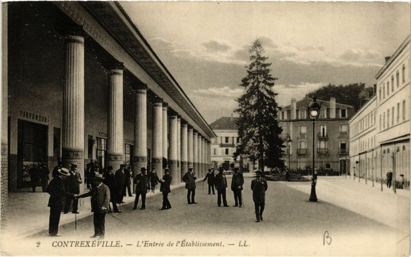 Carte postale ancienne Ll. 2. Contrexeville L'entrée de l'Etablissement à Contrexéville