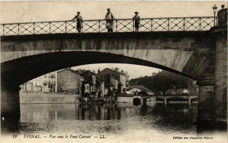 Carte postale ancienne Ll. 19 Epinal Vue sous le Pont Carnot à Épinal