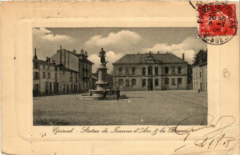 Carte postale ancienne Epinal Statue de Jeanne d'Arc et la Bourse à Épinal