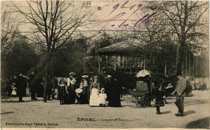 Carte postale ancienne Epinal Concert au cours à Épinal